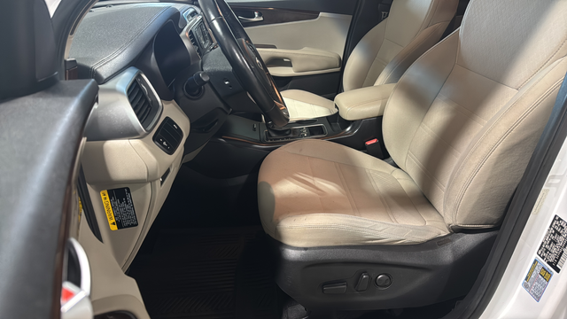 Used 2016 Snow White Pearl Kia LX image 9
