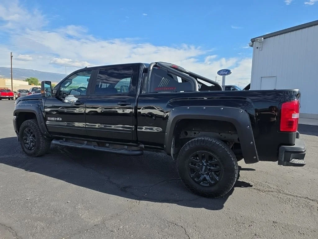 Used 2019 Black GMC SLT image 11