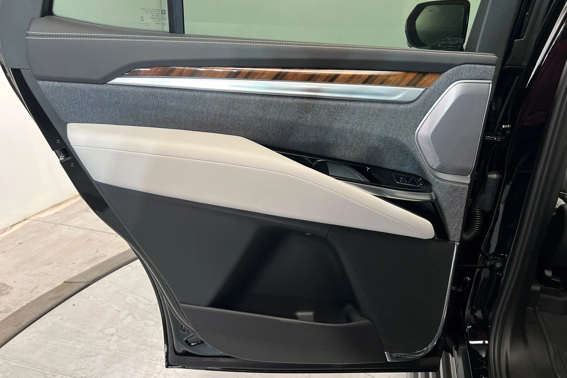 2026 Cadillac Escalade Platinum Sport - Photo 18