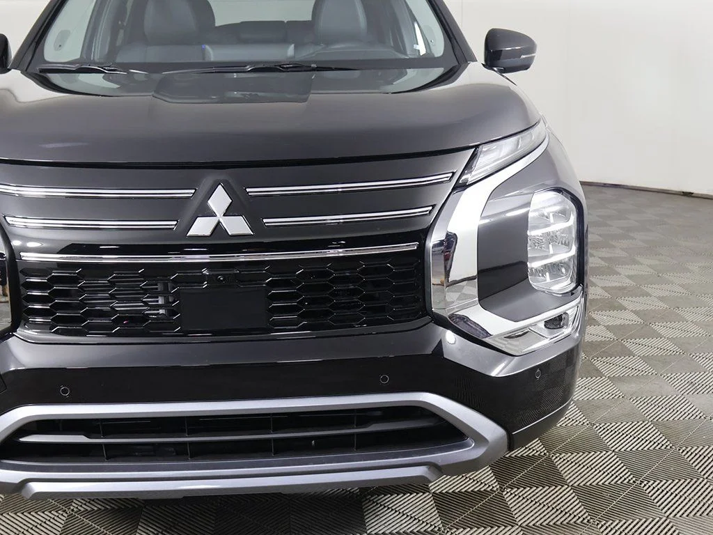 New 2026 Black Mitsubishi SE image 14