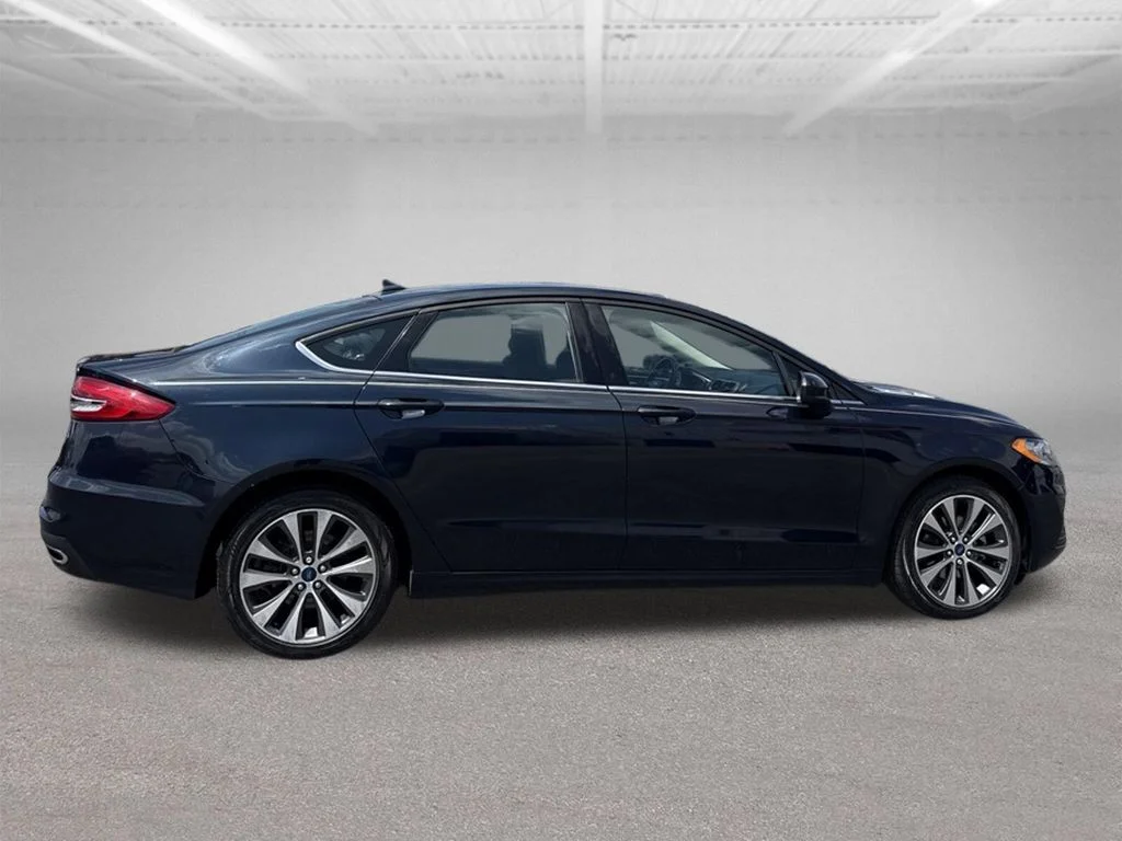 Used 2020 Blue Ford SE image 11