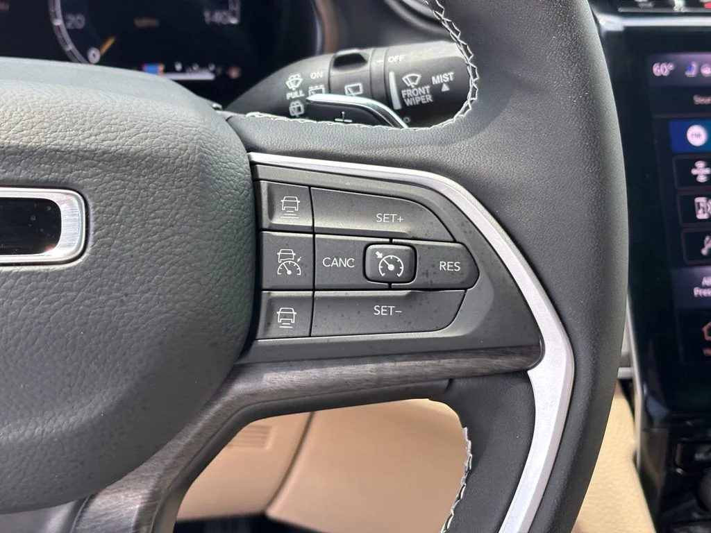 Used 2025 Gray Jeep Limited image 17