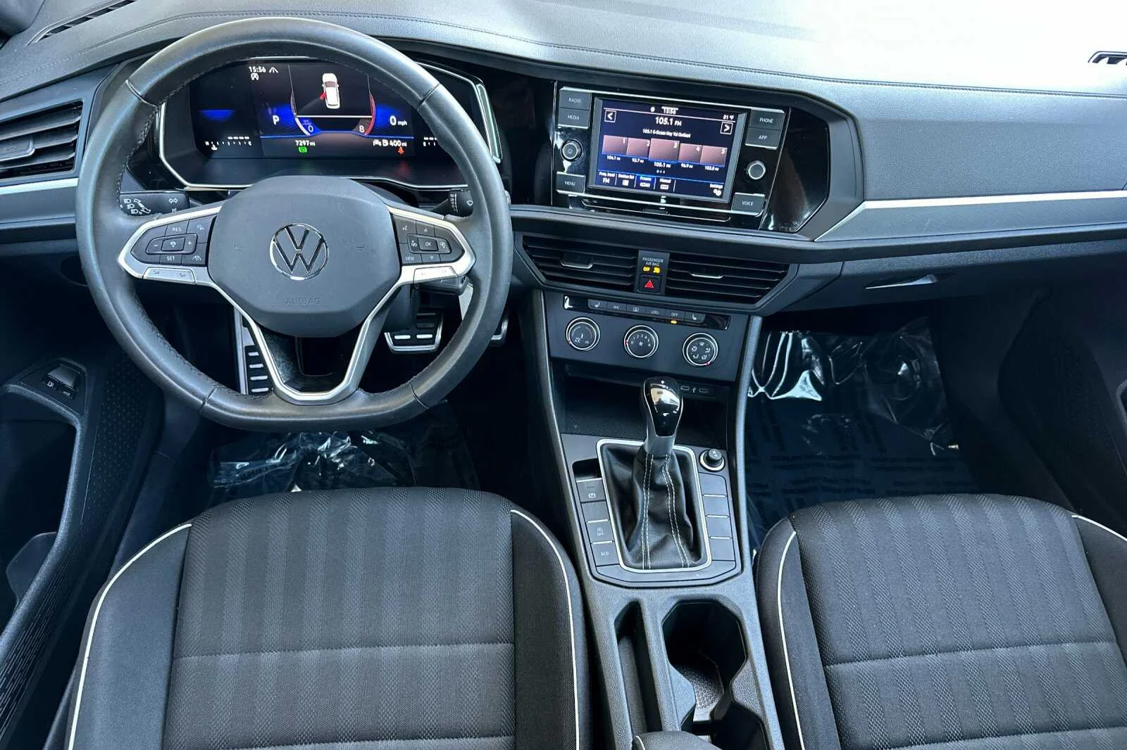 Used 2024 White Volkswagen 1.5T Sport image 13