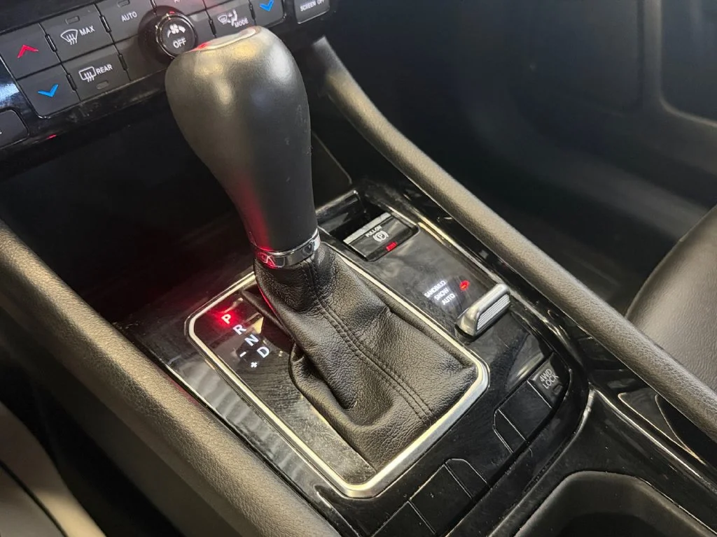 Used 2024 Gray Jeep Limited image 33