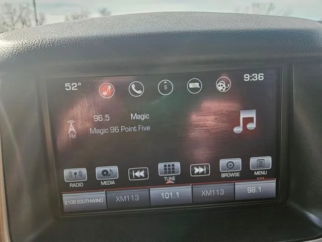 Used 2016 SPARKLING SILVER METALLIC GMC Denali image 19