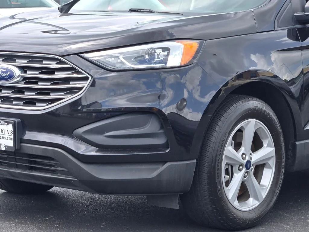 Used 2021 Black Metallic Ford SE image 2