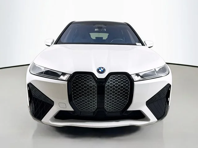 Used 2024 White BMW xDrive50 image 2