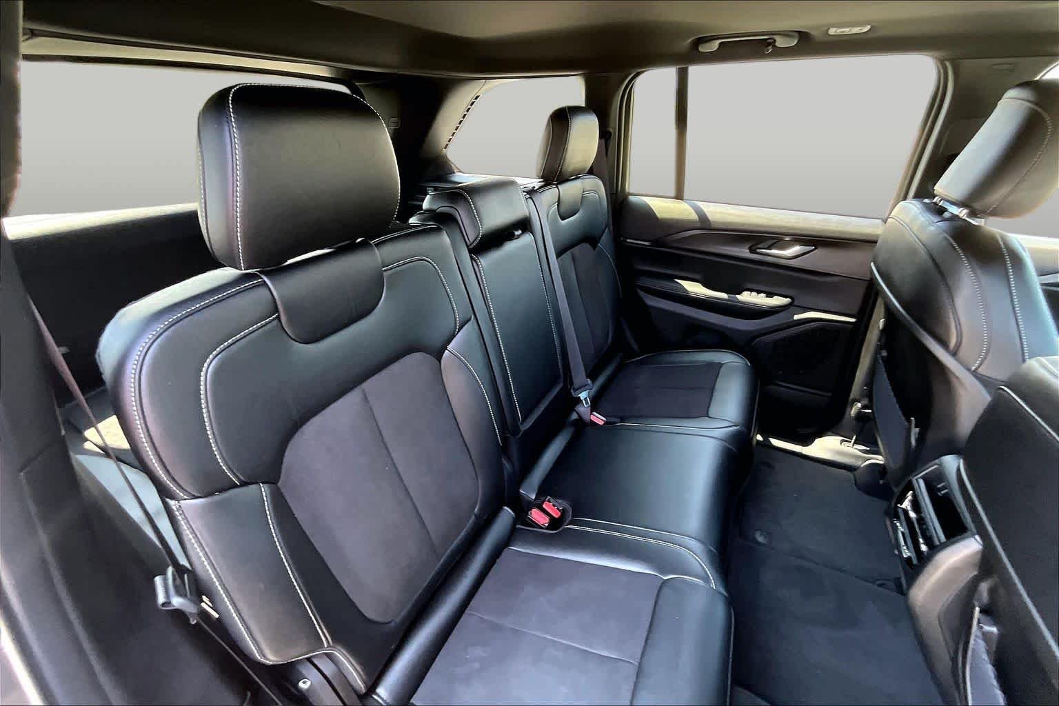 Used 2023 Baltic Gray Metallic Clearcoat Jeep Altitude image 20