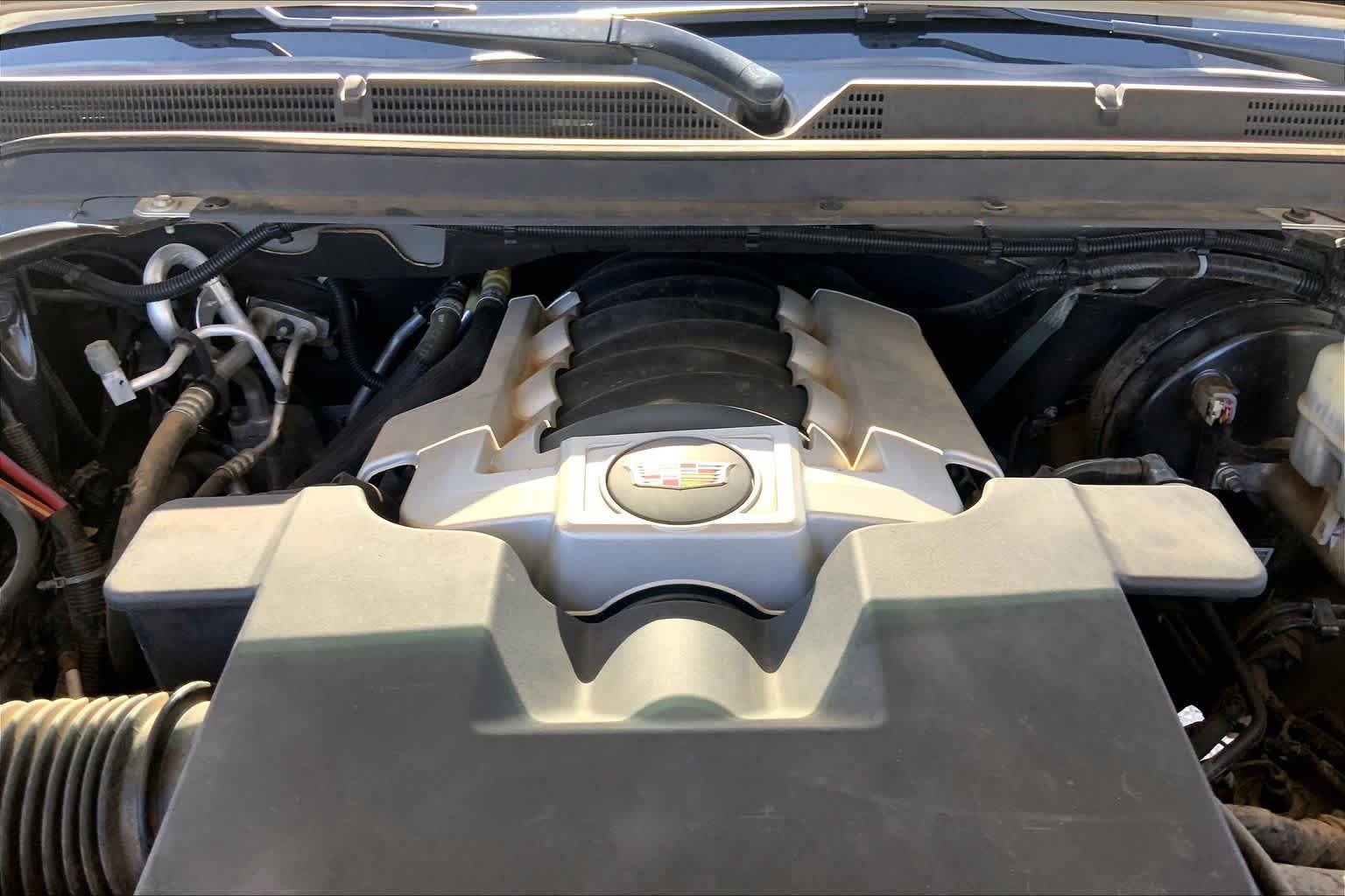 Used 2020 Radiant Silver Metallic Cadillac Premium Luxury image 32