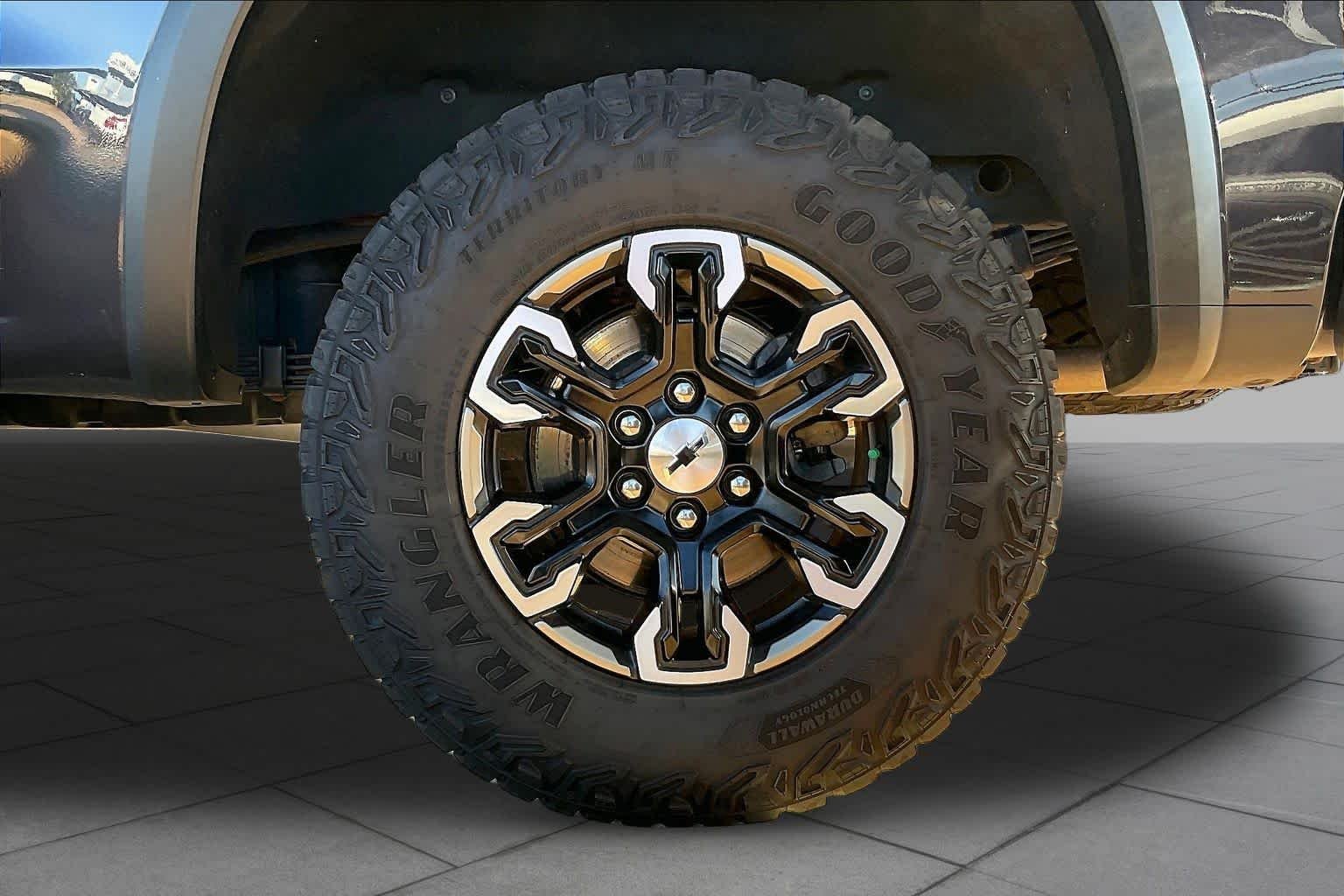2024 Chevrolet Silverado 1500 ZR2 - Photo 10