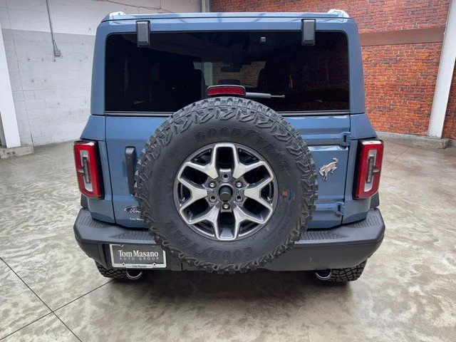 New 2025 Azure Gray Metallic Tri-Coat Ford Badlands® image 4