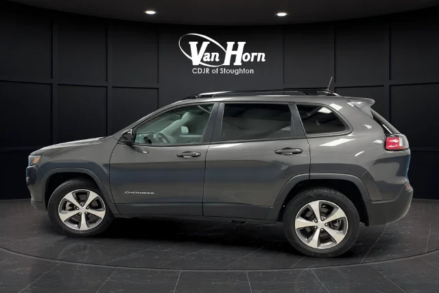 Used 2022 Crystal Metallic Jeep Limited image 4