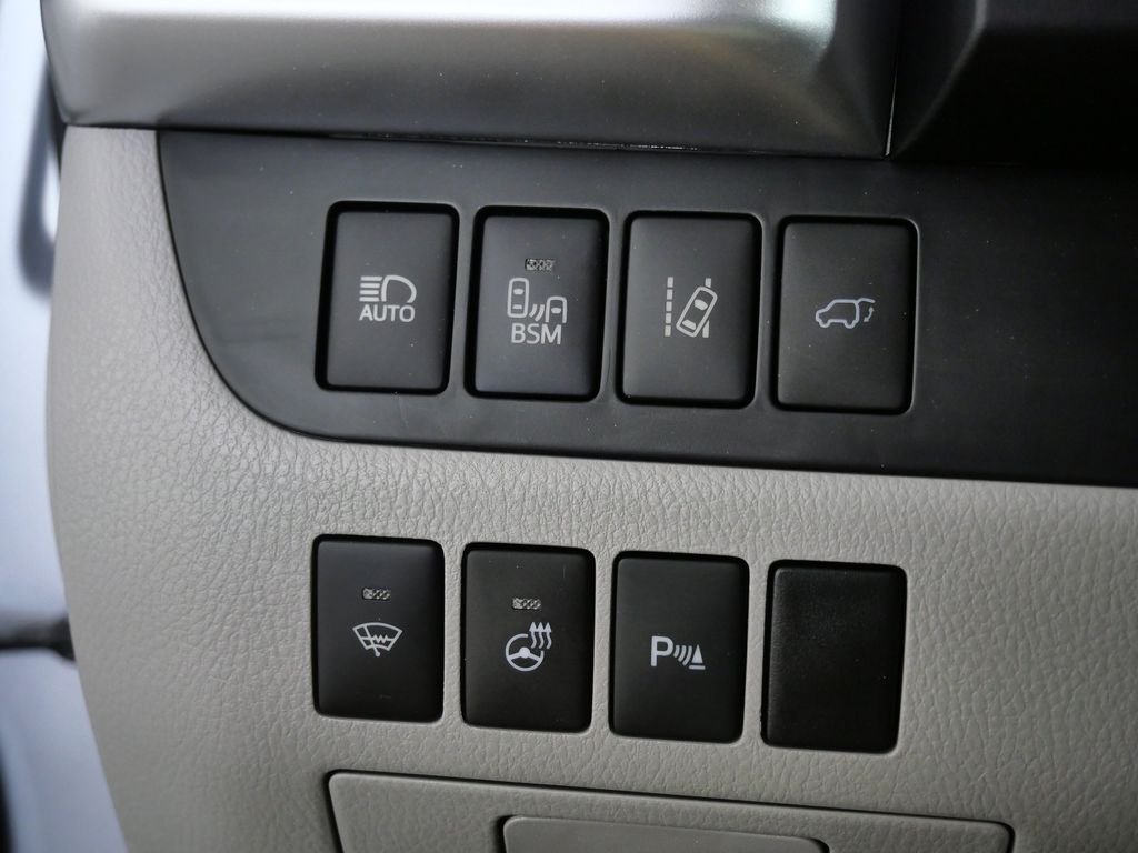 Used 2016 Silver Toyota Limited Platinum image 23