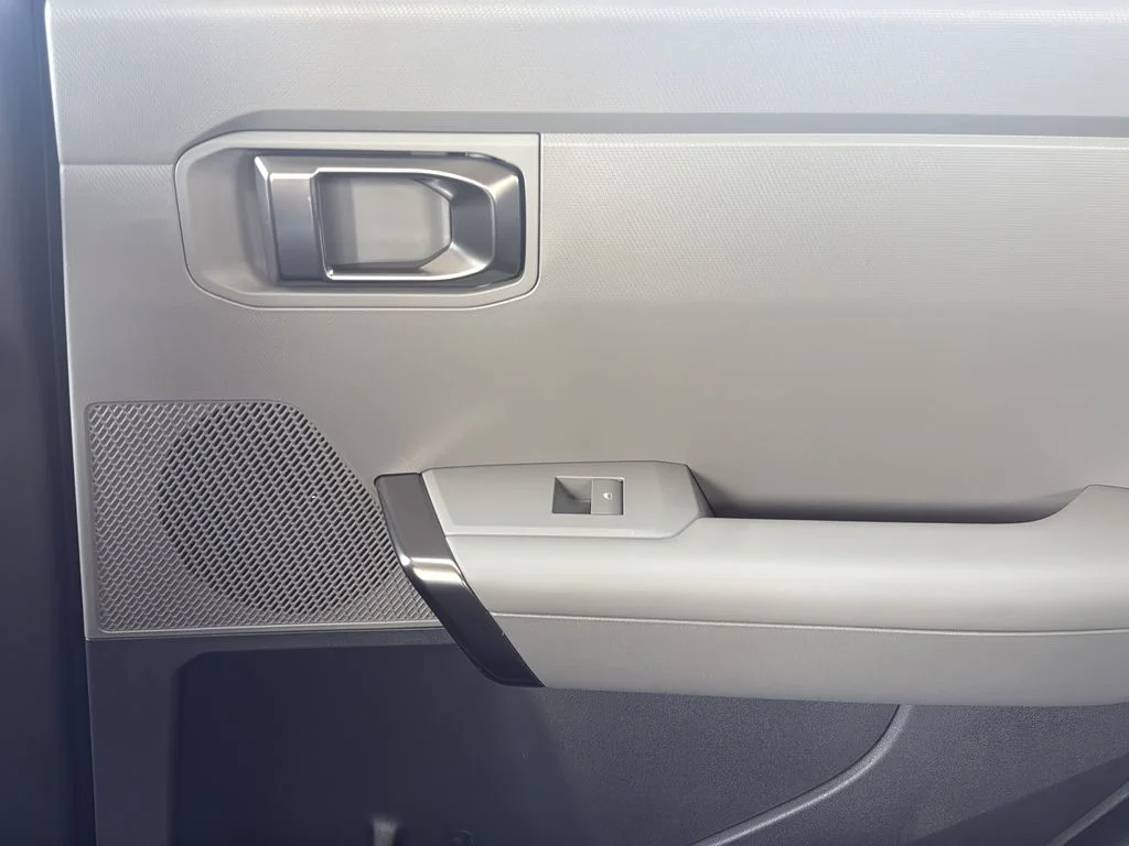 New 2027 White Kia S image 43