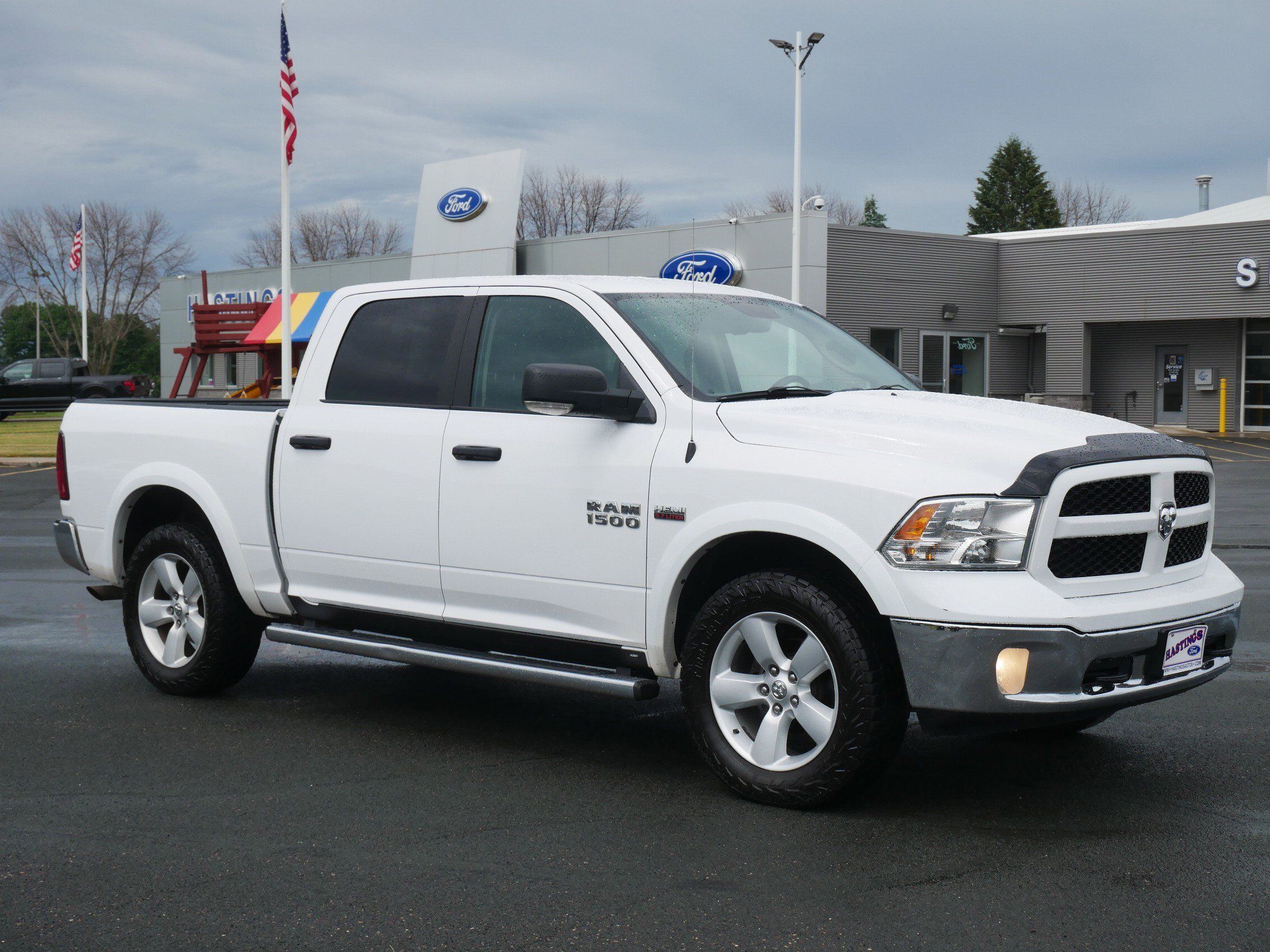 Used 2018 Bright White Clearcoat Ram SLT image 7