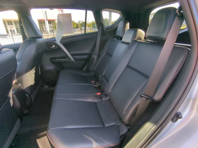Used 2016 Silver Toyota SE image 16