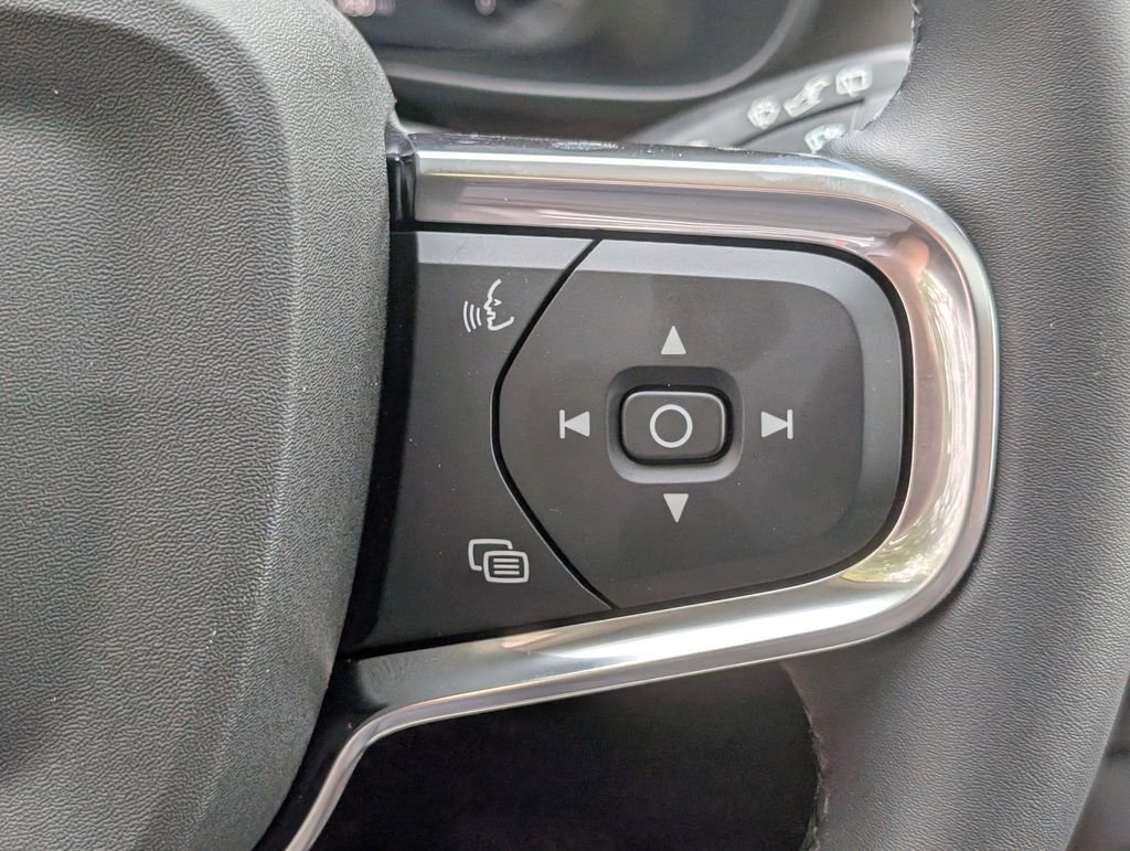 2026 Volvo XC40 Plus - Photo 17