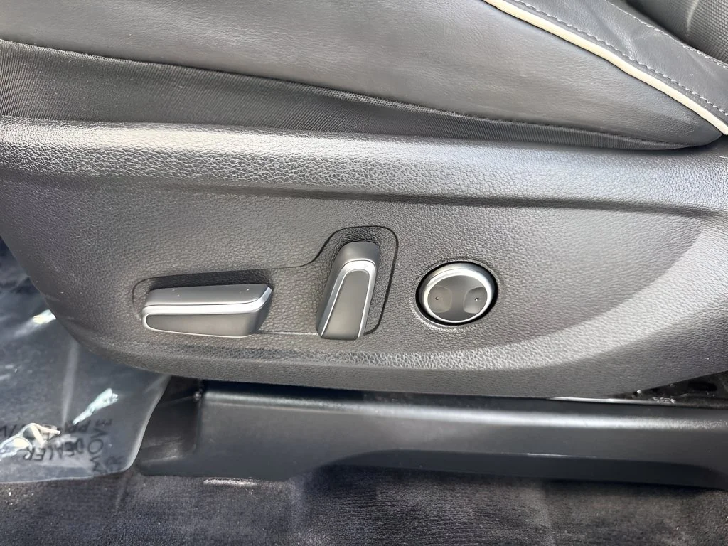 Used 2025 Gray Hyundai SEL image 11