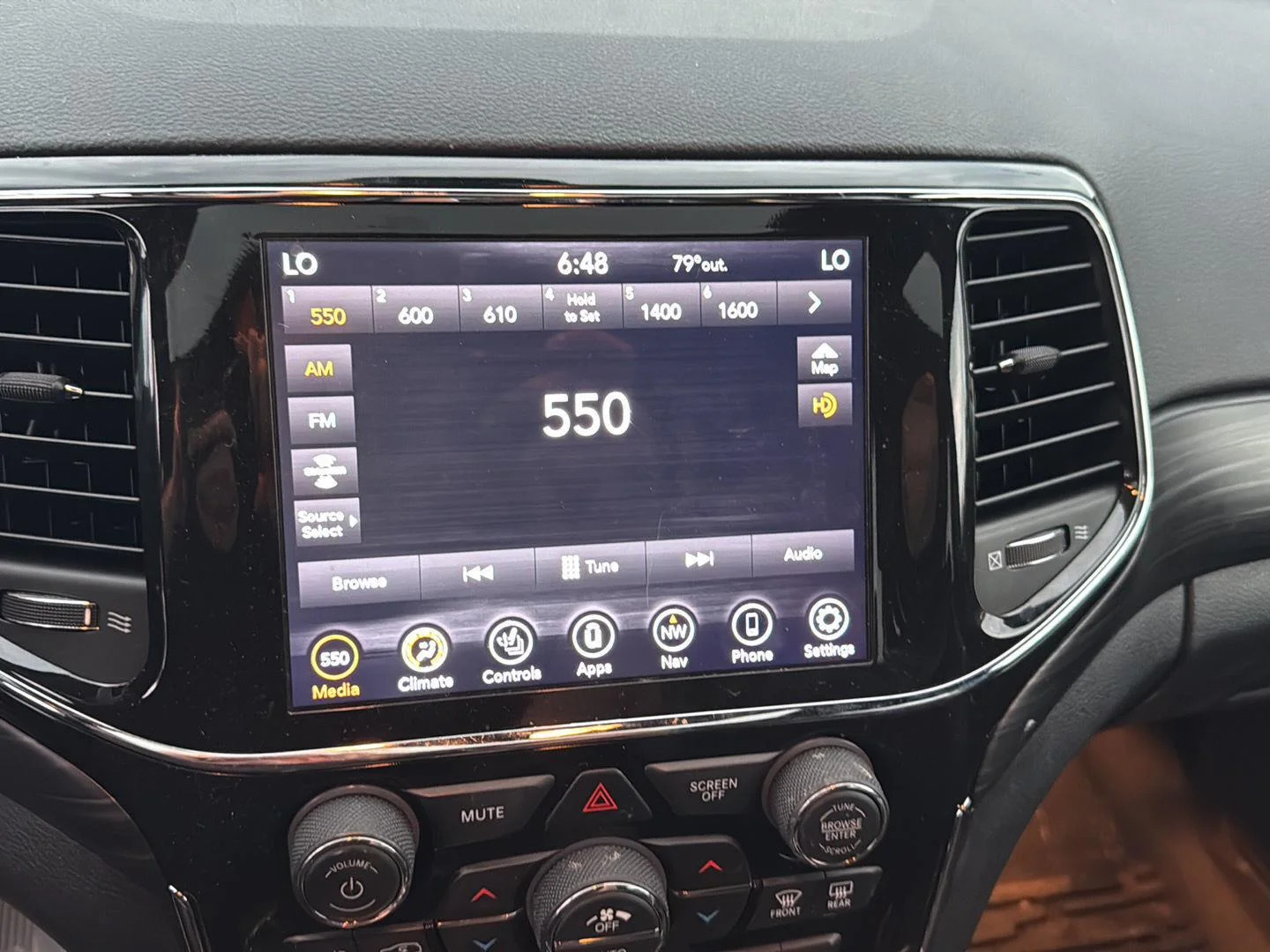 Used 2022 Sting-Gray Clearcoat Jeep Laredo X image 18