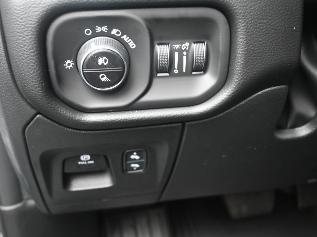 New 2026 Silver Zynith Exterior Paint RAM Laramie image 20