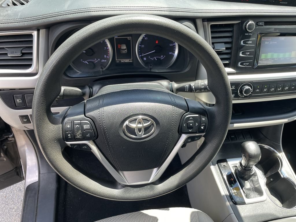 Used 2018 Gray Toyota LE image 16