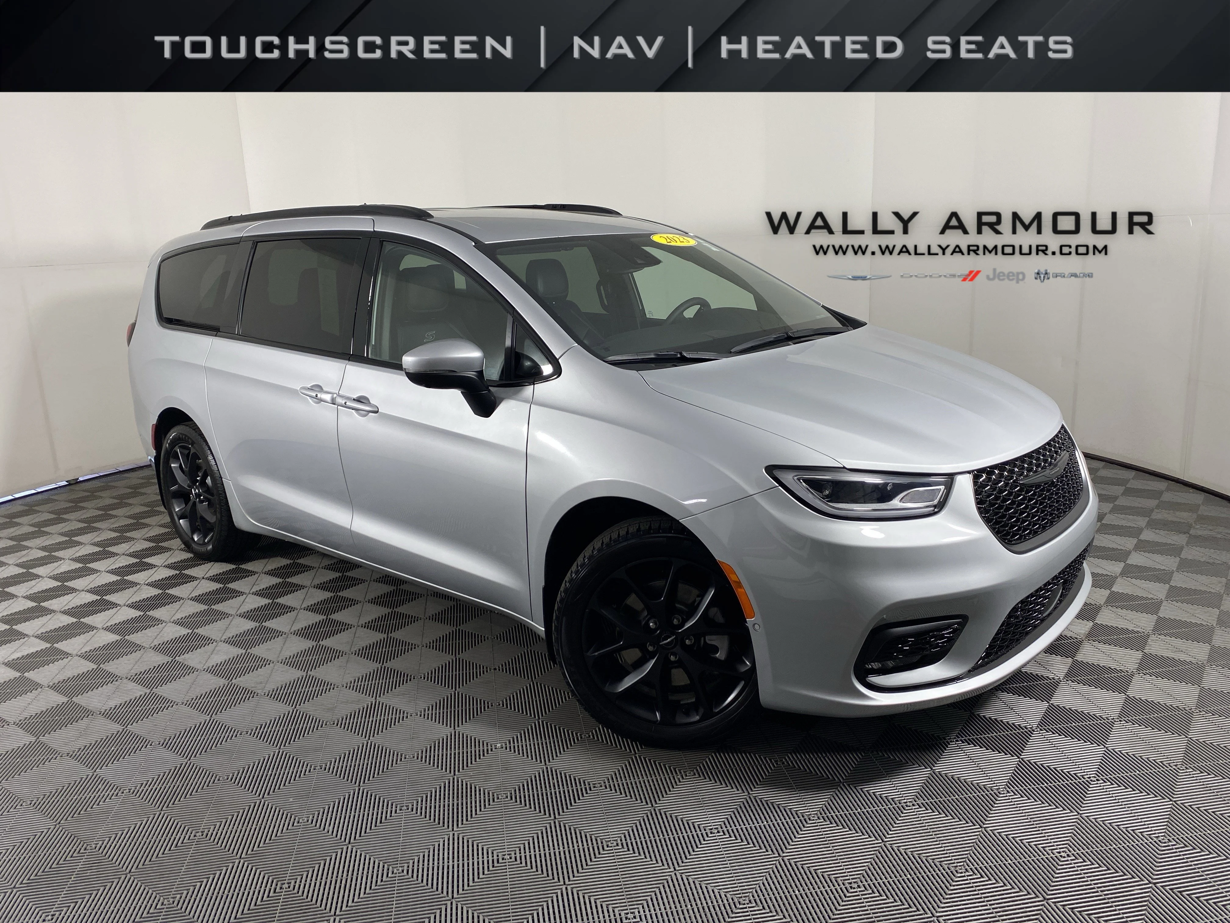 2023 Chrysler Pacifica Touring L AWD's photo