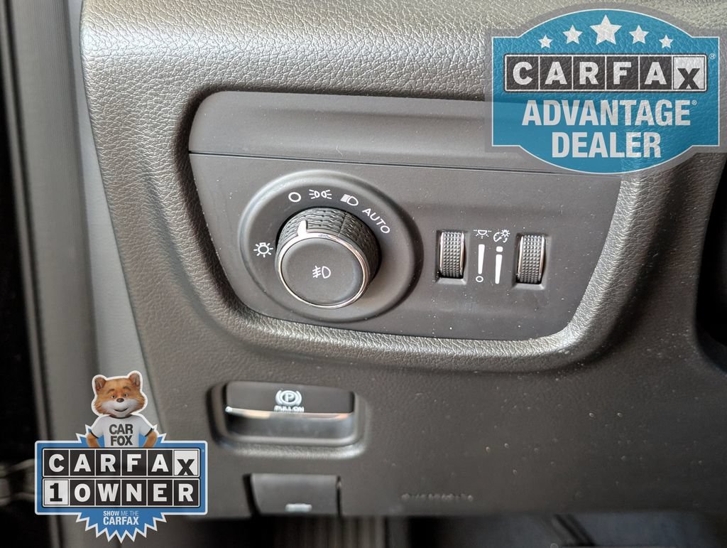 Used 2023  Jeep Overland image 16
