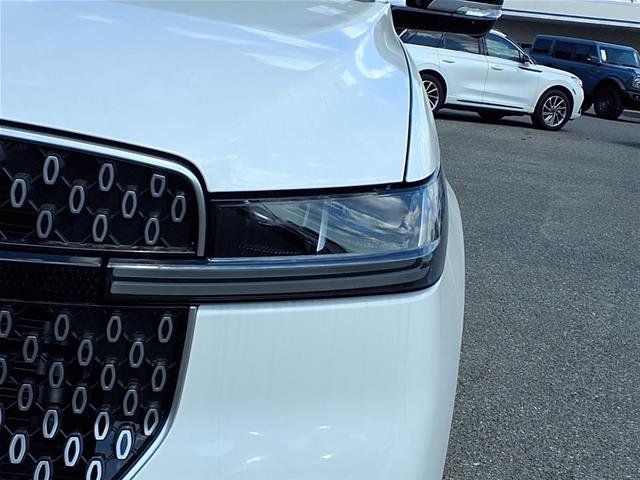 New 2025 Pristine White Metallic Tri-Coat Lincoln Reserve-L image 15