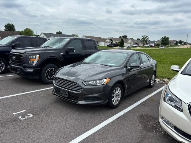 2016 Ford Fusion S FWD's photo