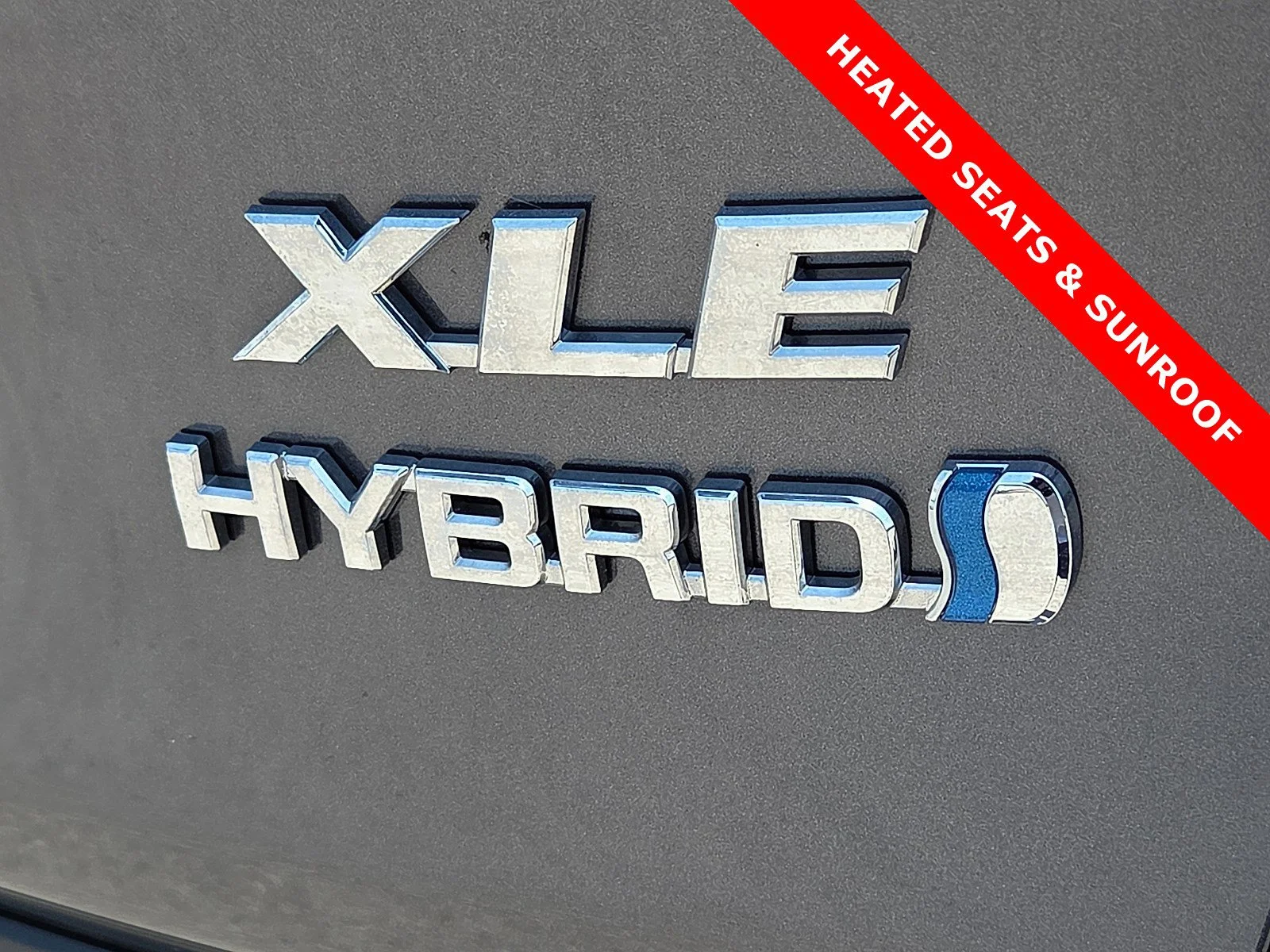 Used 2024 Magnetic Gray Metallic Toyota Hybrid XLE Premium image 8