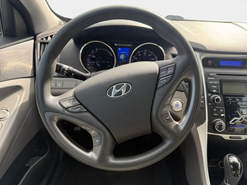Used 2012 Hyper Silver Metallic Hyundai Base image 11