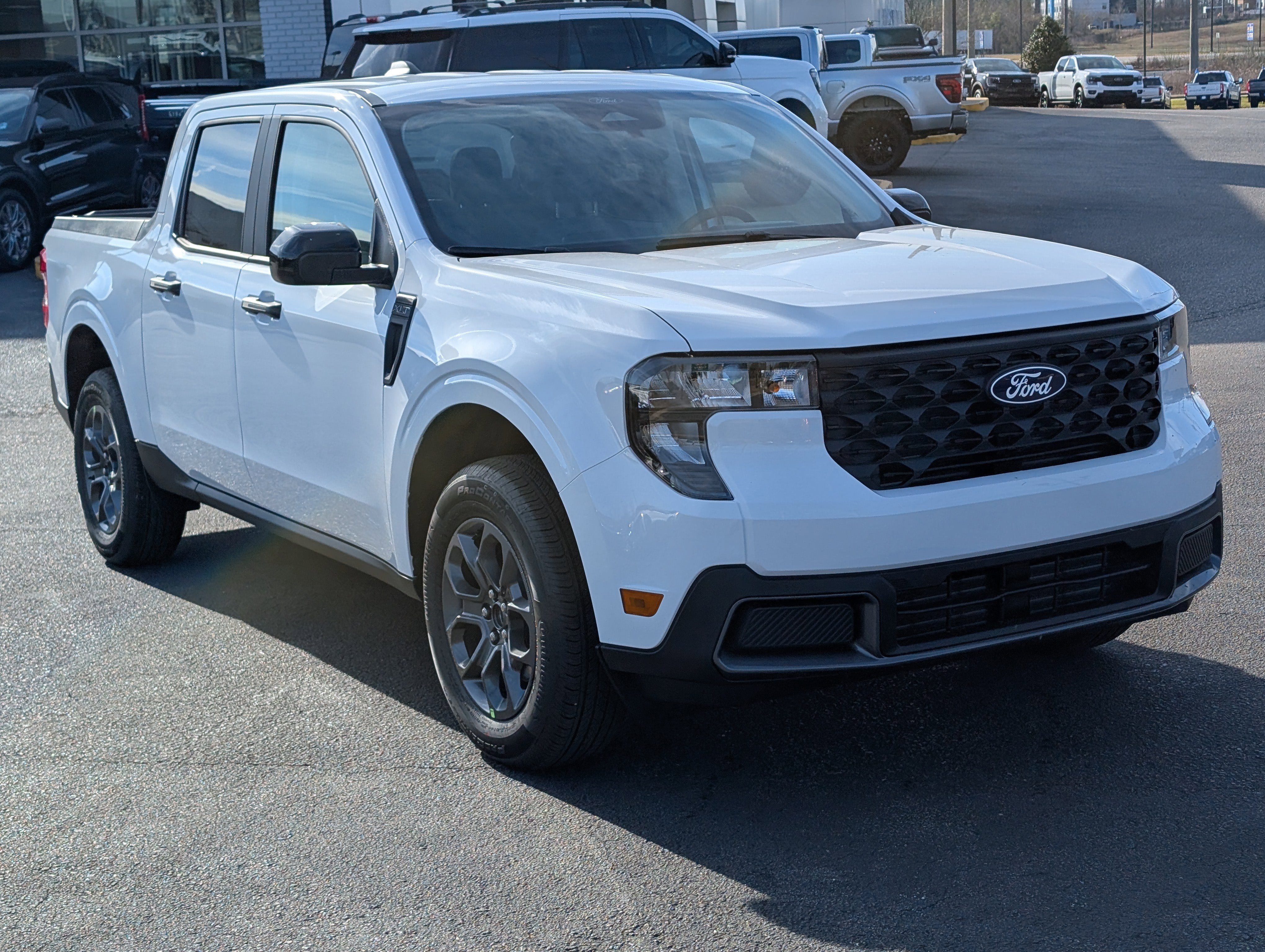 New 2026 Oxford White FORD XLT image 4