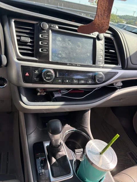 Used 2018 White Toyota XLE image 15