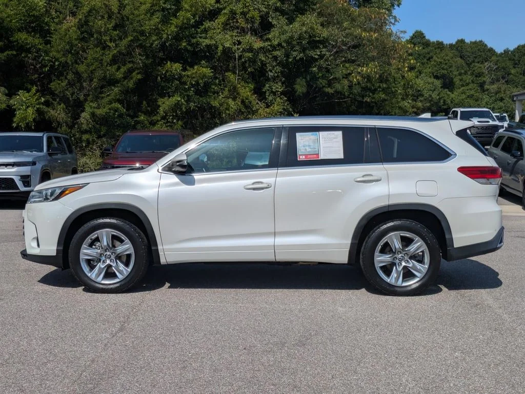 Used 2018 White Toyota Limited image 93