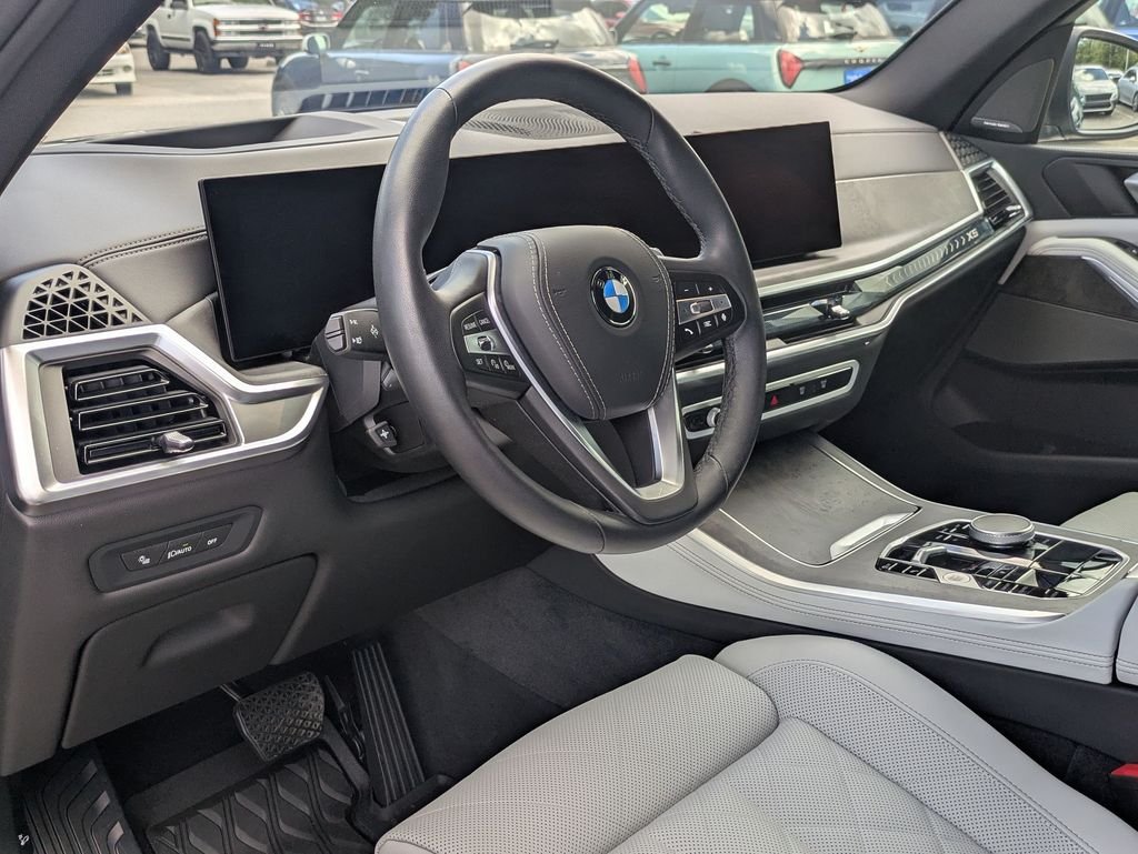 Used 2025 Blue BMW sDrive40i image 27