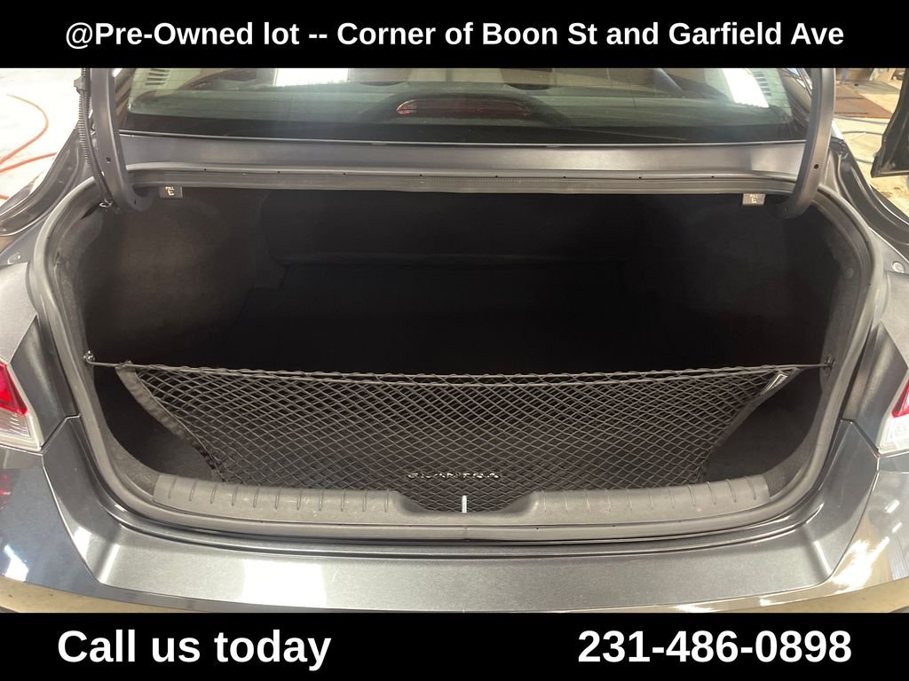 Used 2022 Gray Hyundai SEL image 27