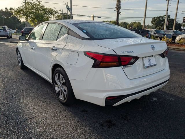 Used 2022 Glacier White Nissan 2.5 S image 6
