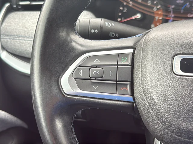 Used 2022 Black Jeep Latitude image 16