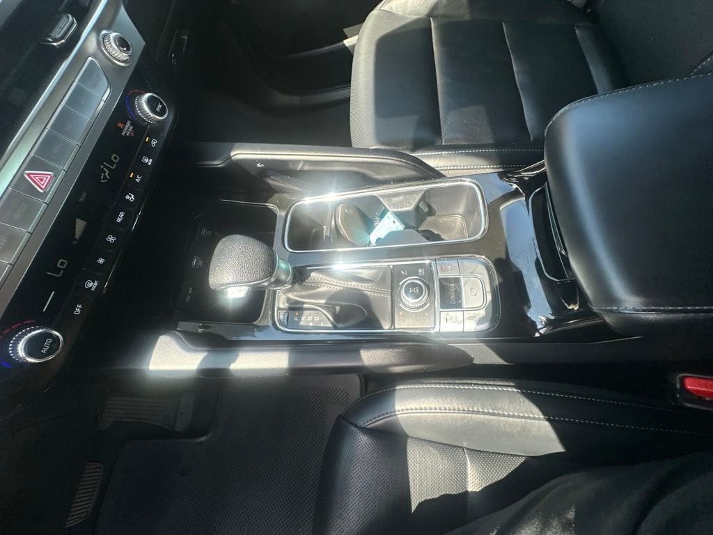 Certified Used 2024 White Kia LX image 20