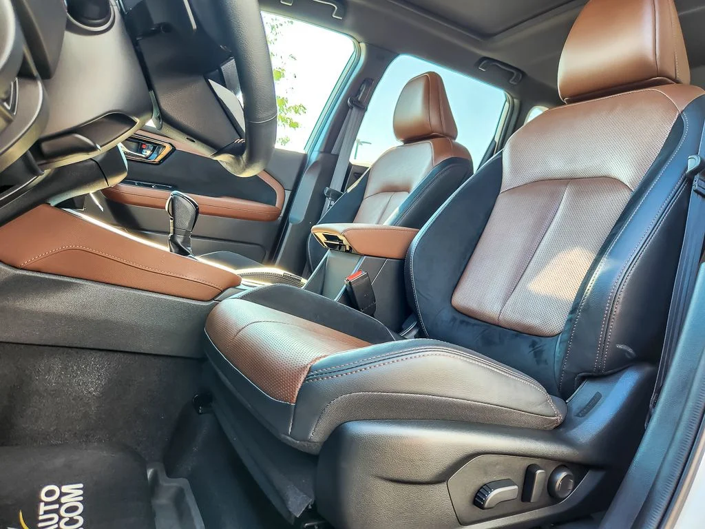 Used 2025 White Subaru Touring image 7