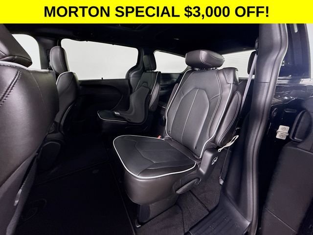 New 2027 Diamond Black Crystal Pearl-Coat Exterior Paint Chrysler Limited image 25