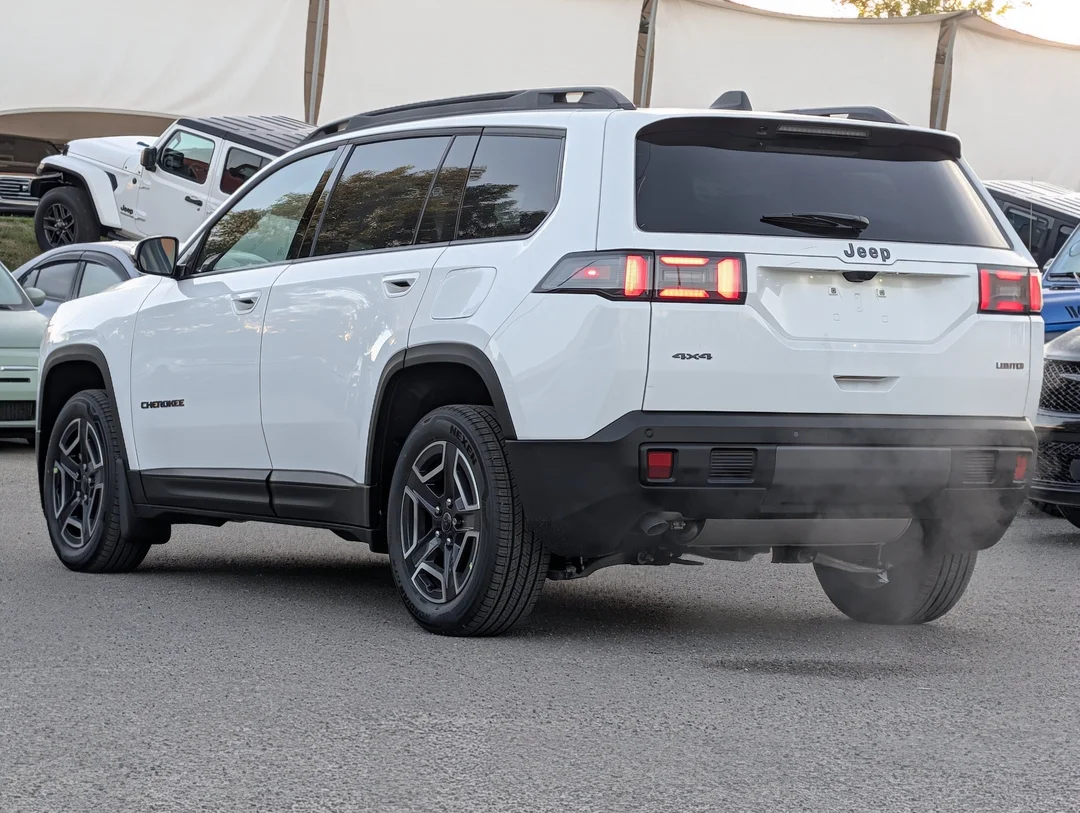 New 2026 White Jeep Limited - - 4x4 - Hybrid - Panoramic Sunroof - Leather Seats - Heated Seats & More! image 6