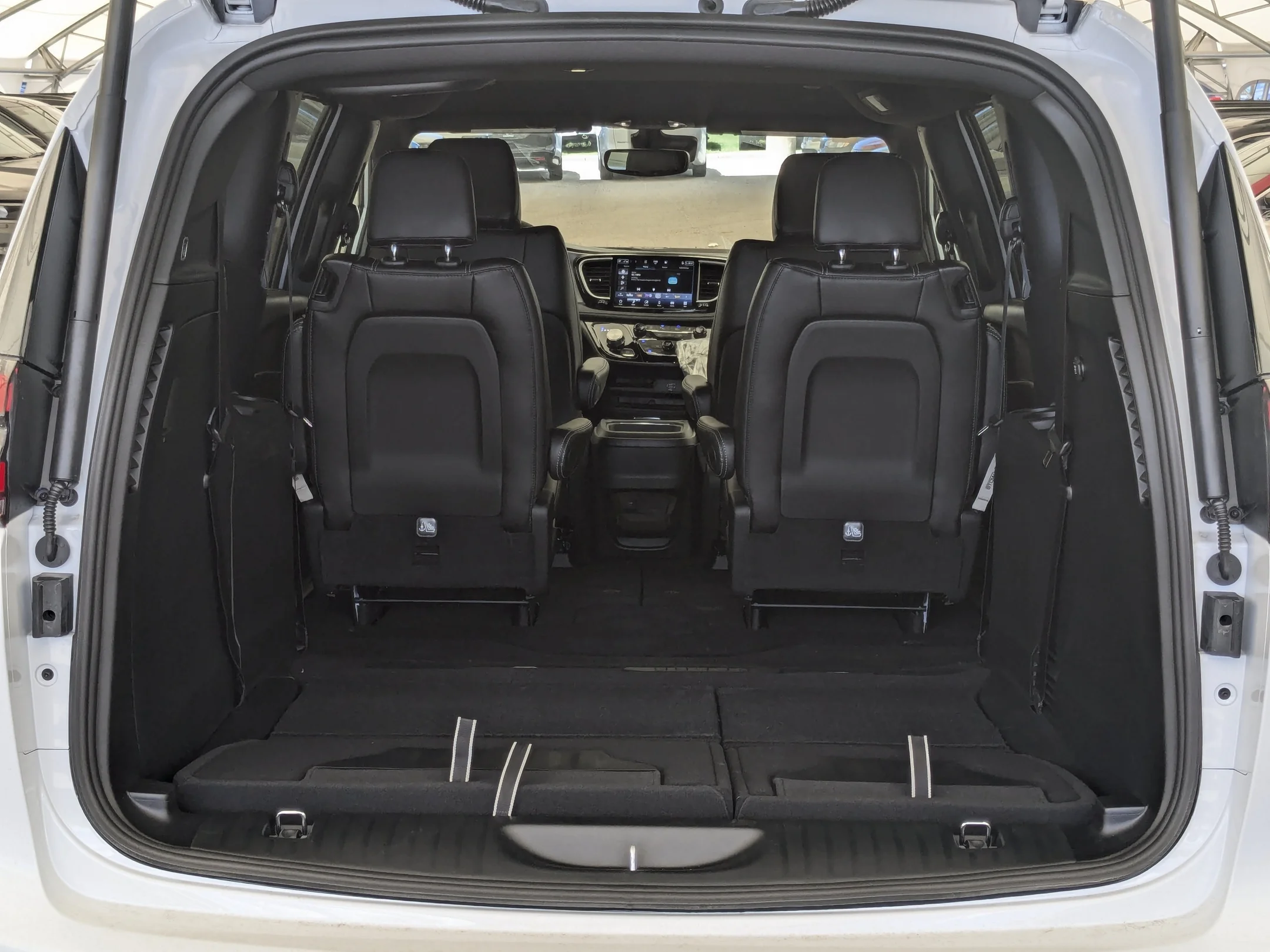 New 2027 White Chrysler Select - - FWD - Stow n Go Seating - Remote Start - Adaptive Cruise w/Stop&Go & More! image 29