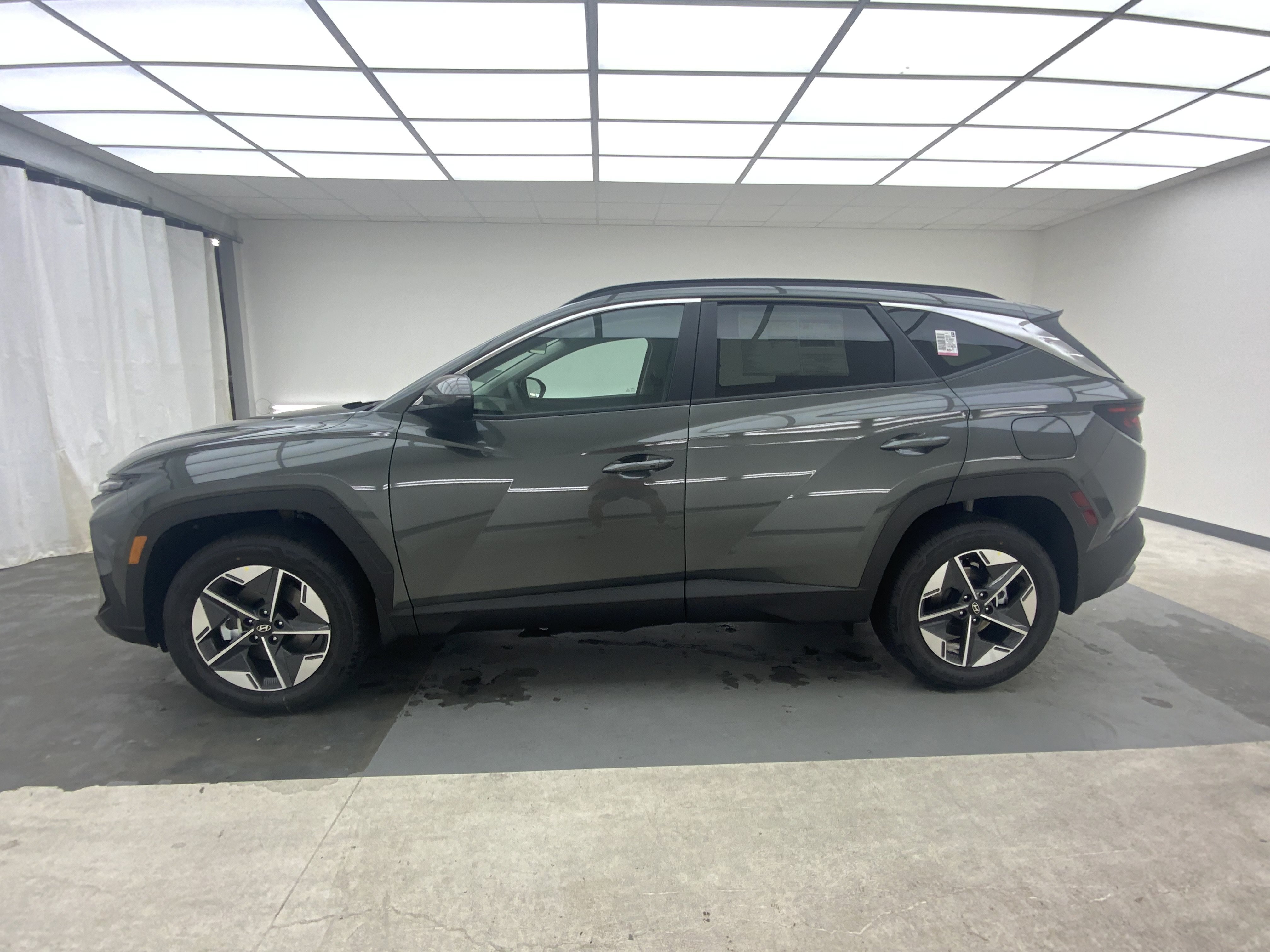 New 2026 Amazon Gray Hyundai SEL image 2
