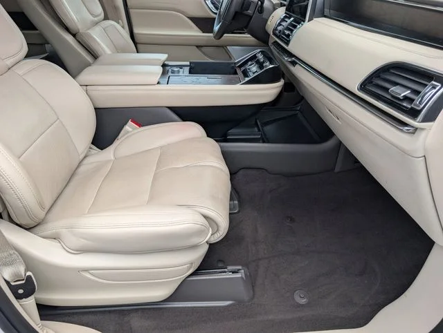 Used 2020 White Lincoln Reserve image 30