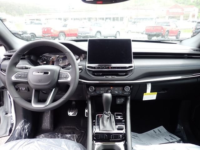 New 2026 Bright White Clearcoat Jeep Latitude image 15