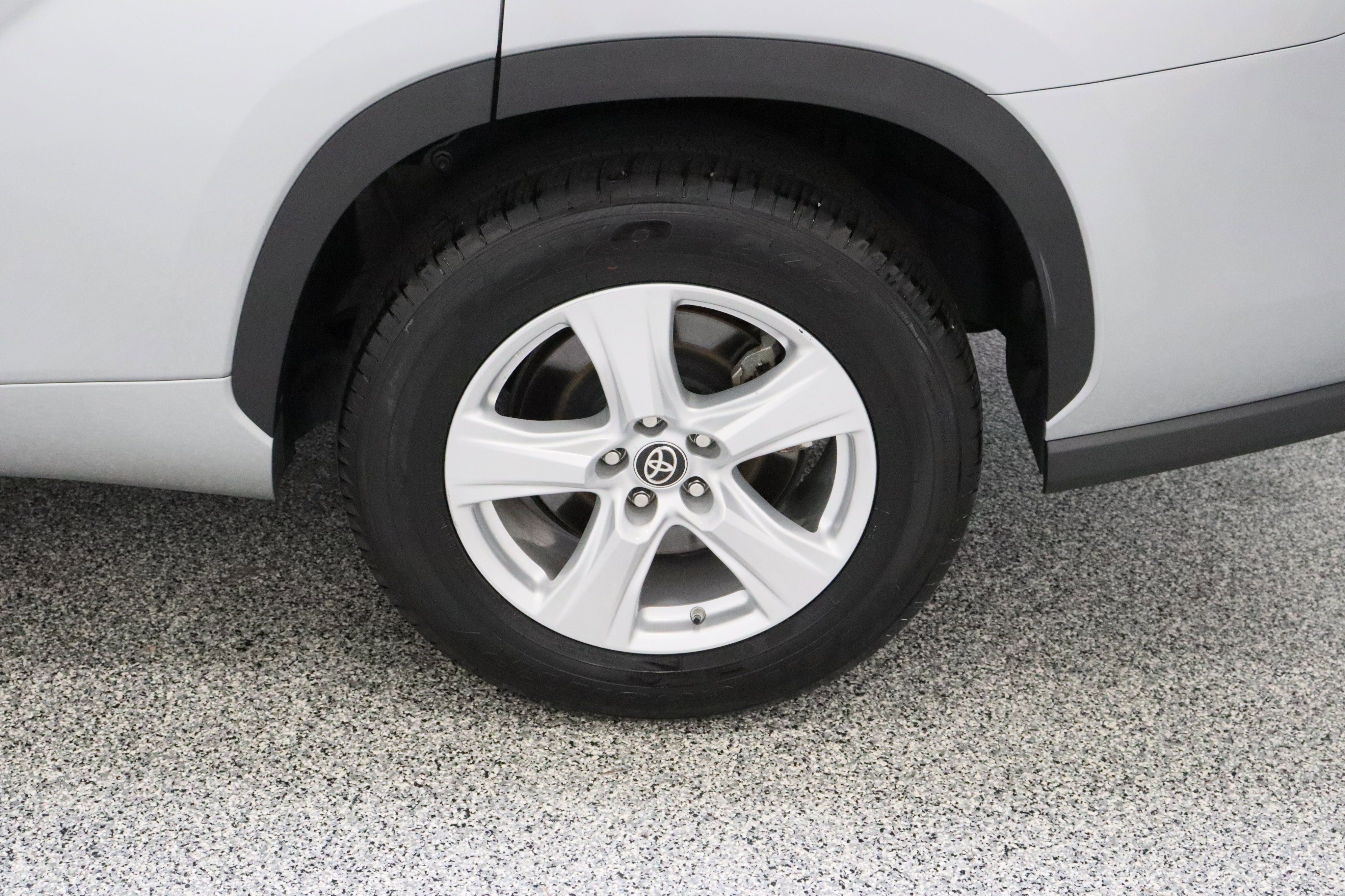 2025 Toyota Highlander LE - Photo 10