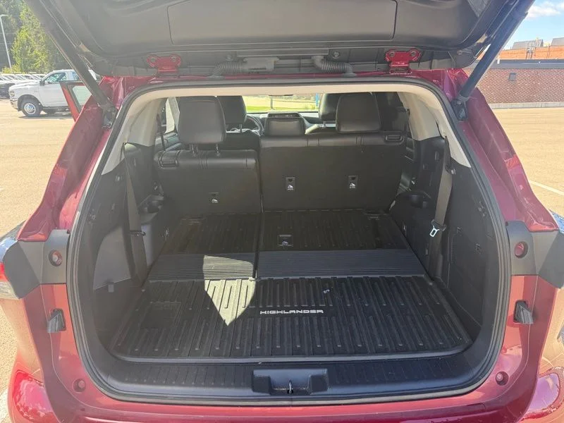Used 2022 Red Toyota XLE image 7