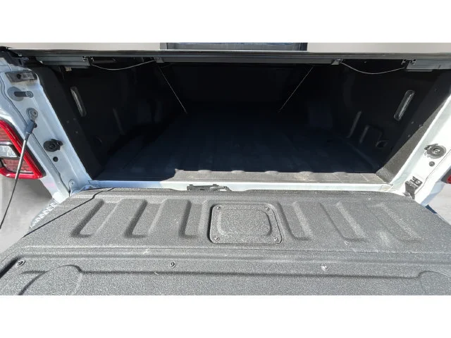 Used 2020 White Jeep Overland 4x4 image 33