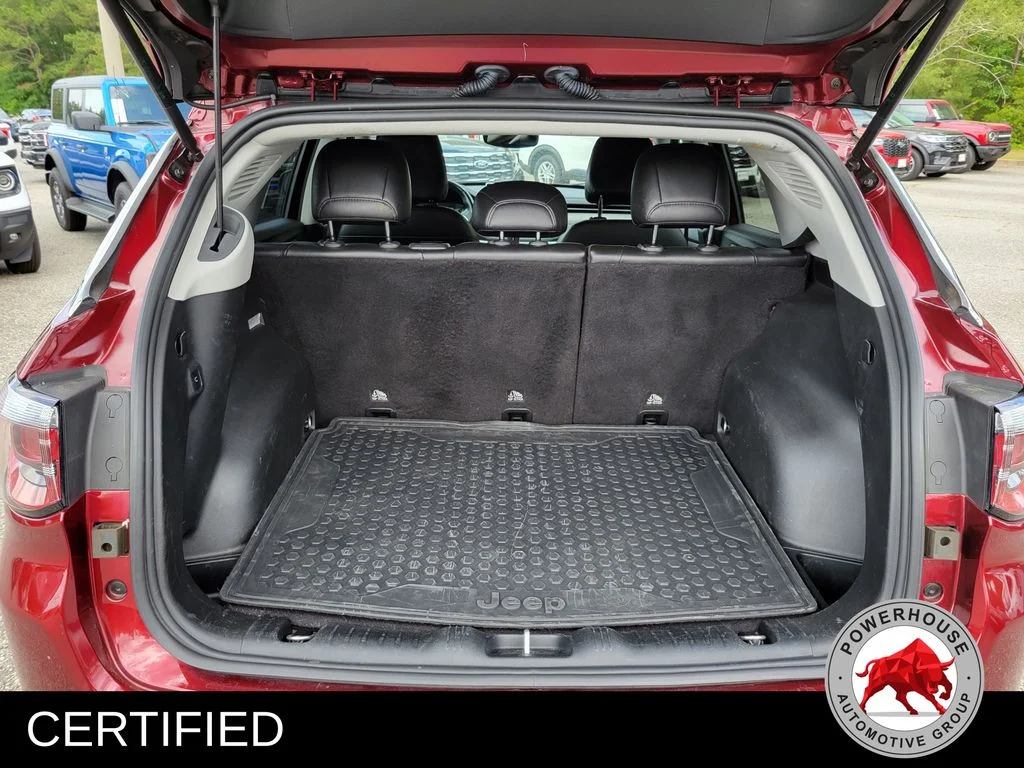 Used 2022 Red Jeep Latitude image 14